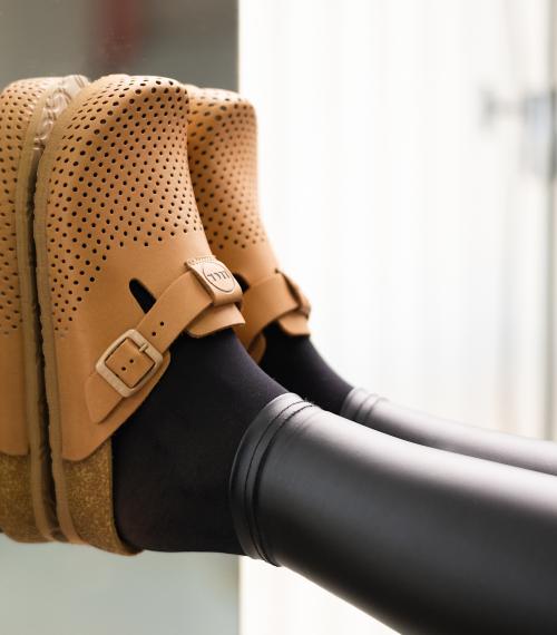 4250 LEON Comfort női bőr klumpa