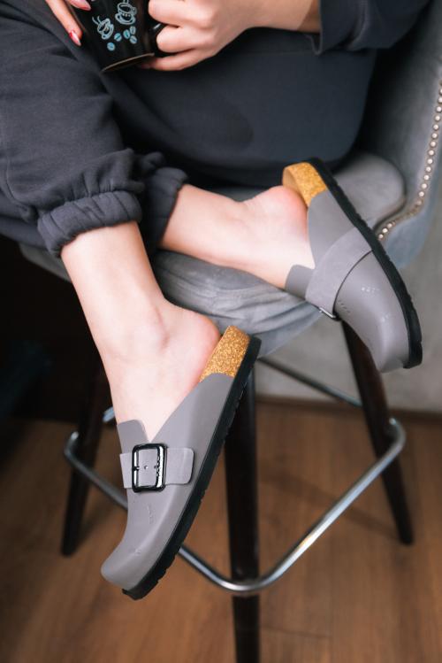 7000  LEON Comfort női bőr klumpa